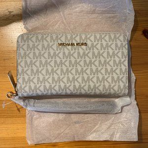 New Michael Kors Wallets